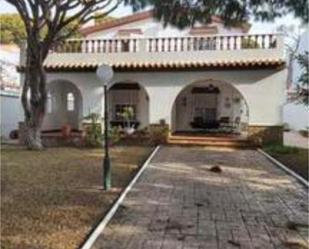 Vista exterior de Casa adosada de lloguer en Chiclana de la Frontera amb Jardí privat, Terrassa i Traster