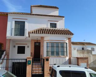 Vista exterior de Casa o xalet en venda en Trebujena amb Aire condicionat, Terrassa i Balcó