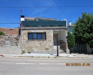 Vista exterior de Casa adosada en venda en Bustarviejo amb Balcó