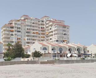 Vista exterior de Pis en venda en La Manga del Mar Menor amb Terrassa, Piscina i Balcó