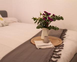 Bedroom of Flat to share in Lugo Capital  with Air Conditioner, Heating and Parquet flooring