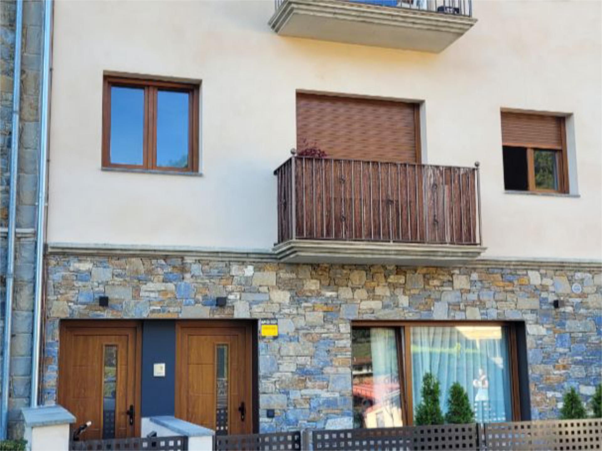 Exterior view of Single-family semi-detached for sale in Camprodon  with Balcony