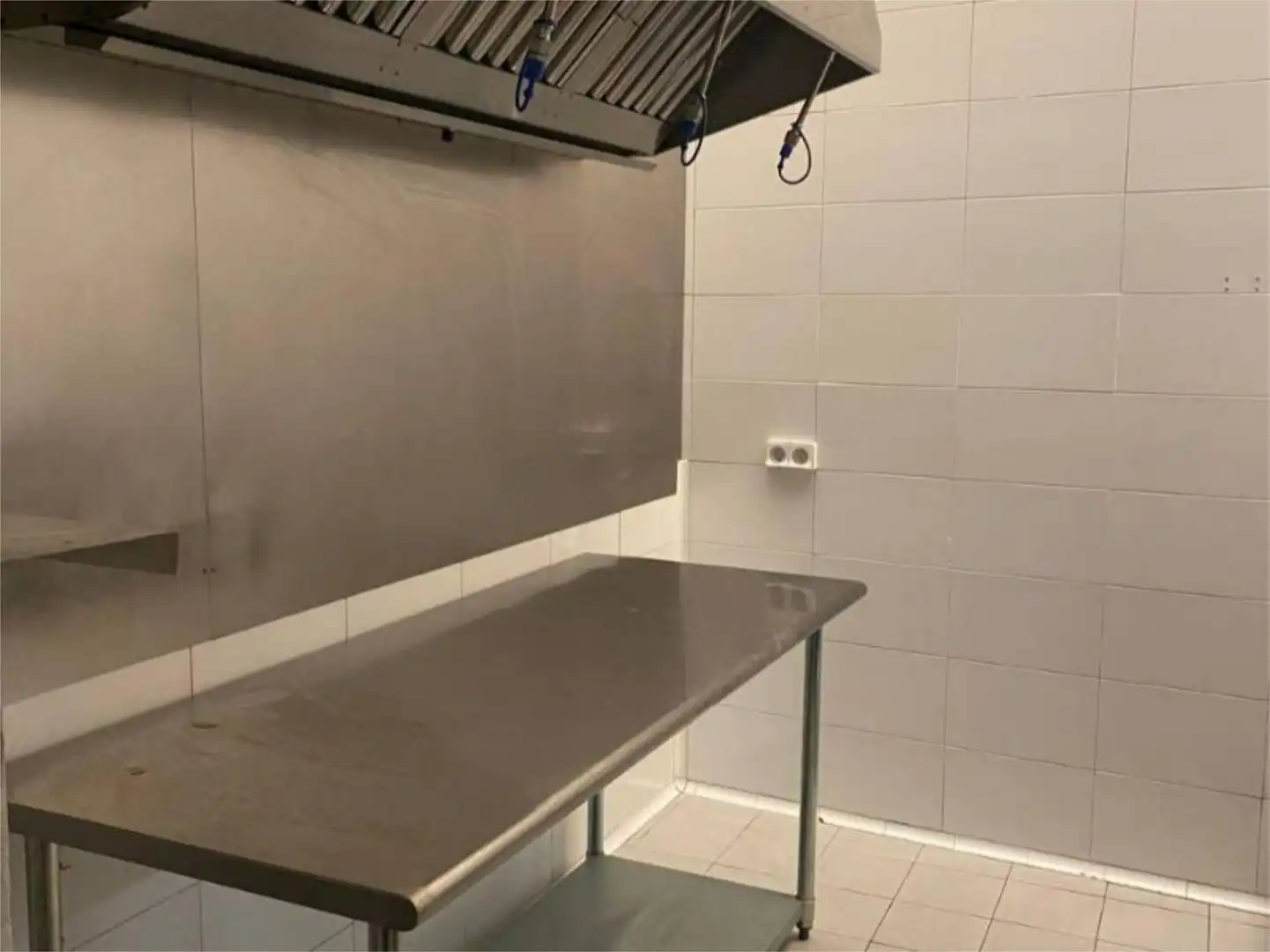 Local de lloguer a Camí de Son Rapinya, 49, Los Almendros - Son Rapinya Cuina de Local de lloguer en Palma de Mallorca
