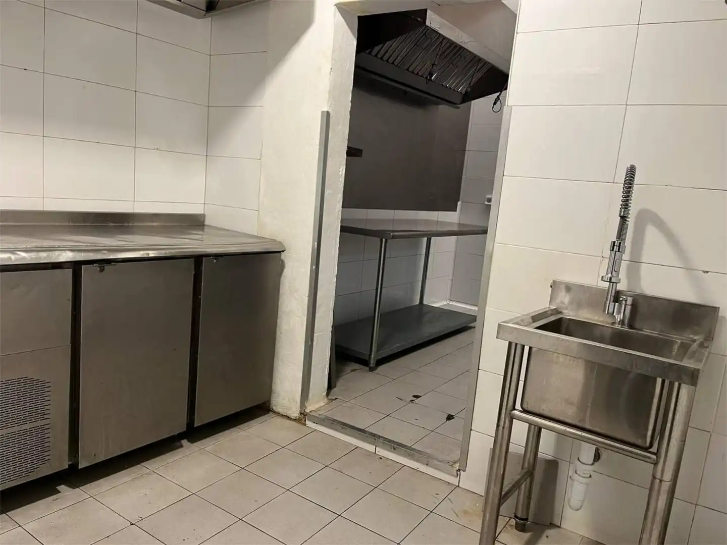 Local de lloguer a Camí de Son Rapinya, 49, Los Almendros - Son Rapinya Cuina de Local de lloguer en Palma de Mallorca