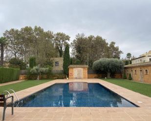 Piscina de Finca rústica de lloguer en Torroella de Fluvià amb Aire condicionat, Calefacció i Jardí privat