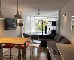 Sala d'estar de Apartament de lloguer en Calvià amb Aire condicionat, Jardí privat i Parquet