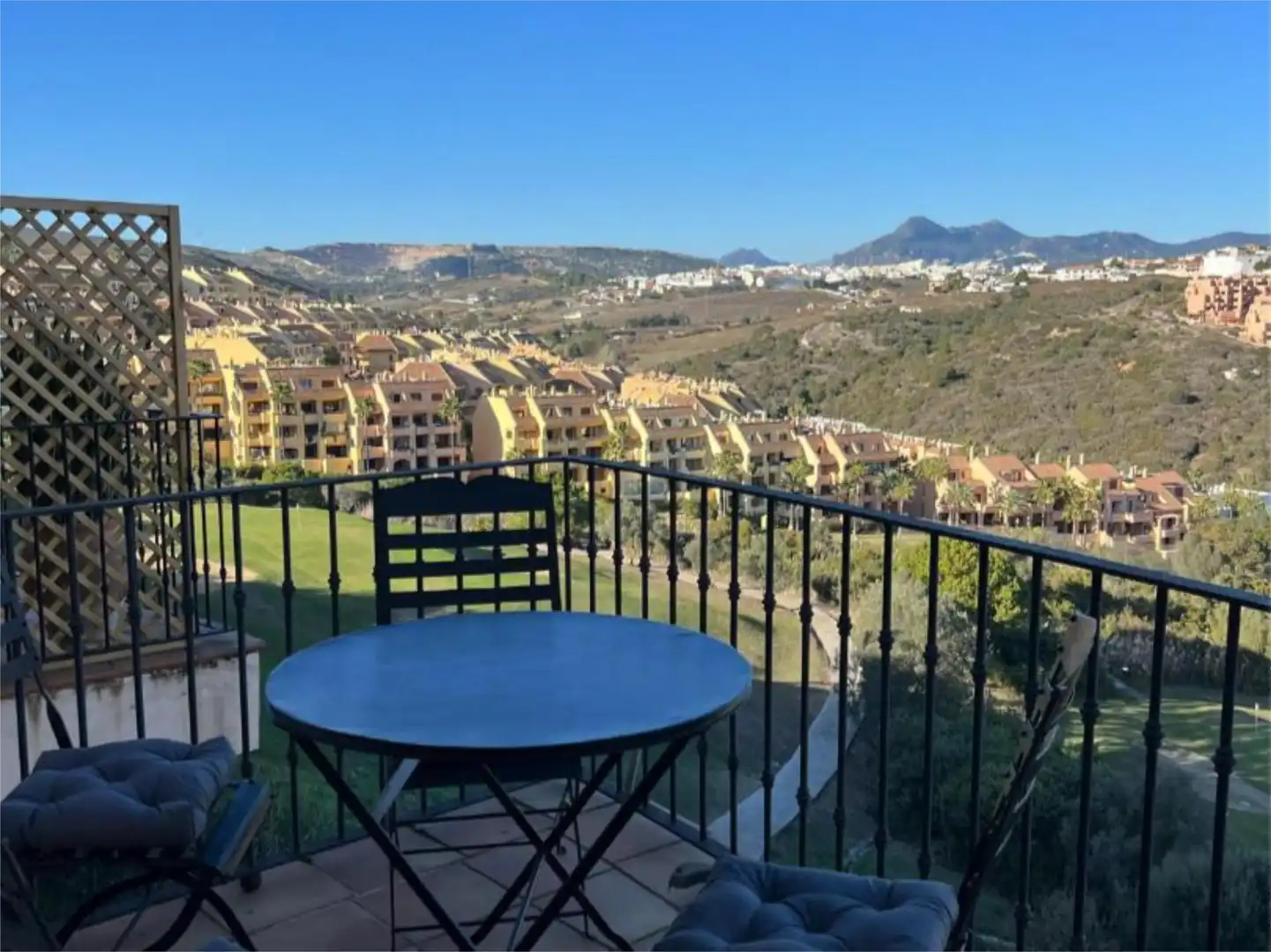Terrasse von Wohnung zur Miete in Manilva mit Gemeinschaftsparkplatz