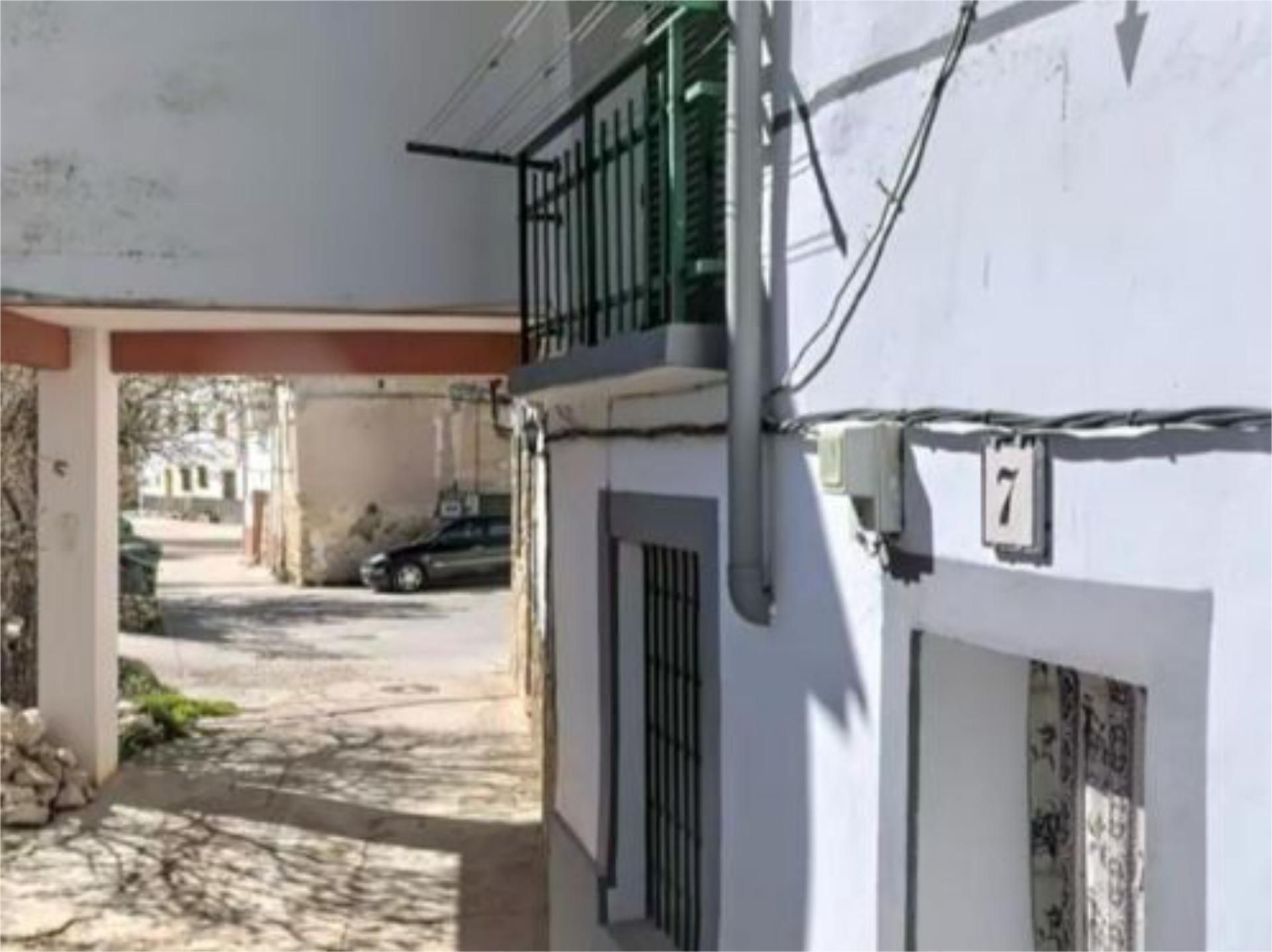 Vista exterior de Casa adosada en venda en Cantalojas amb Terrassa i Traster