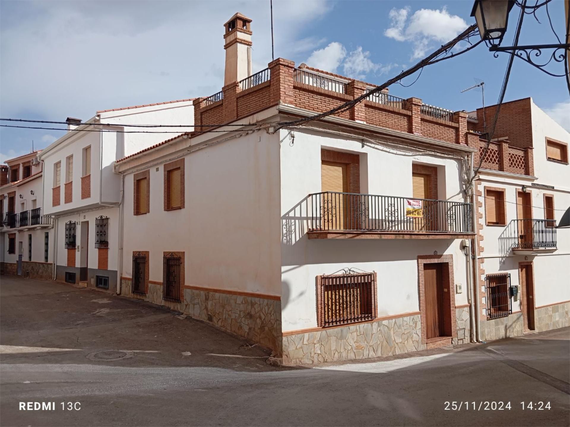 Vista exterior de Casa adosada en venda en Alquife amb Terrassa i Balcó