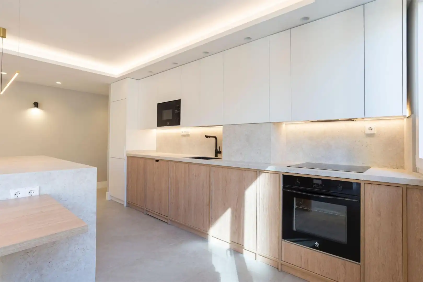 Flat for sale in Calle Puerto, 4, La Malagueta - Monte Sancha Kitchen of Flat for sale in Málaga with Air Conditioner, Heating and Oven