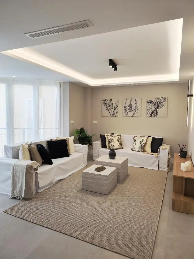 Flat for sale in Calle Puerto, 4, La Malagueta - Monte Sancha Living room of Flat for sale in Málaga with Air Conditioner, Heating and Oven
