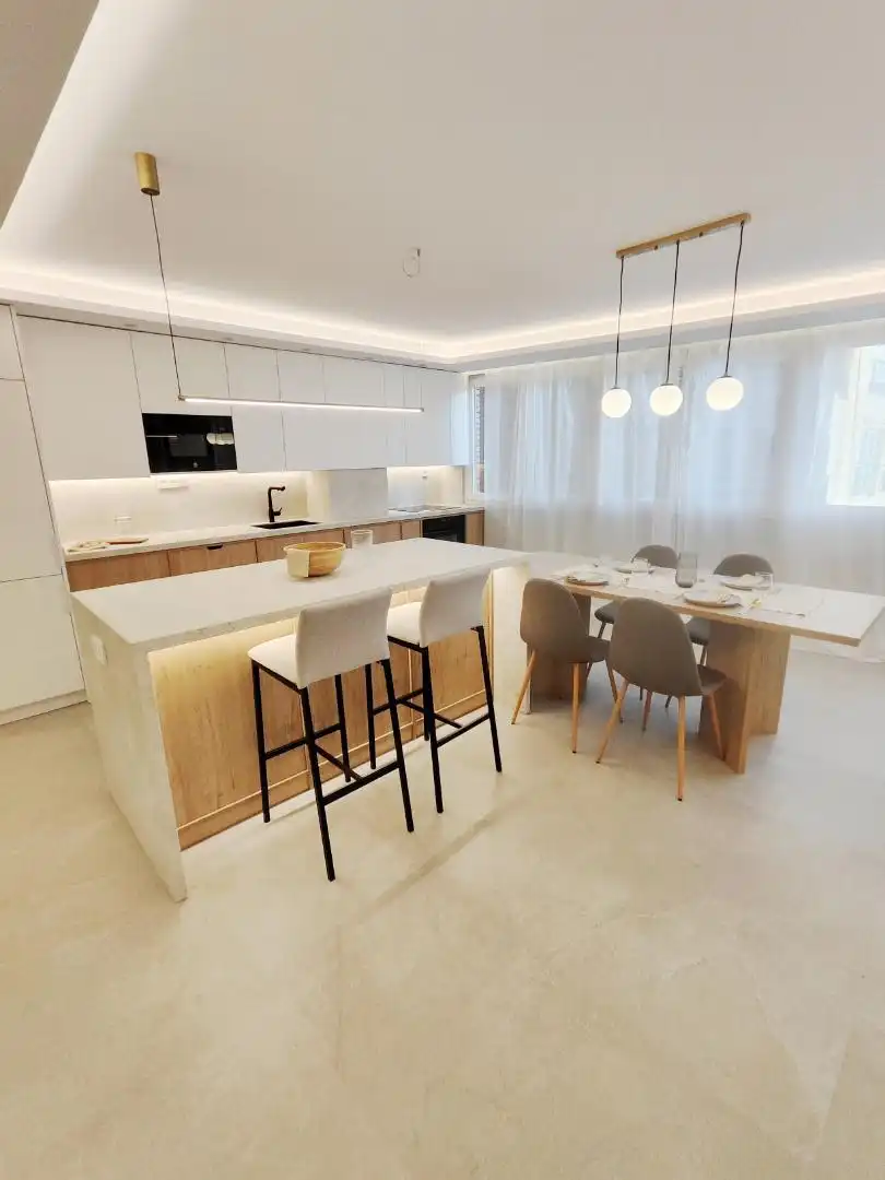 Flat for sale in Calle Puerto, 4, La Malagueta - Monte Sancha Kitchen of Flat for sale in Málaga with Air Conditioner, Heating and Oven
