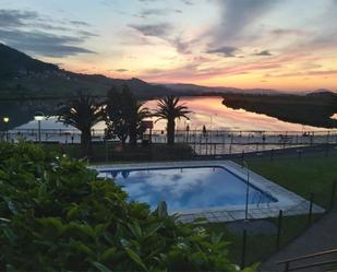 Piscina de Pis en venda en Limpias amb Terrassa, Piscina i Balcó