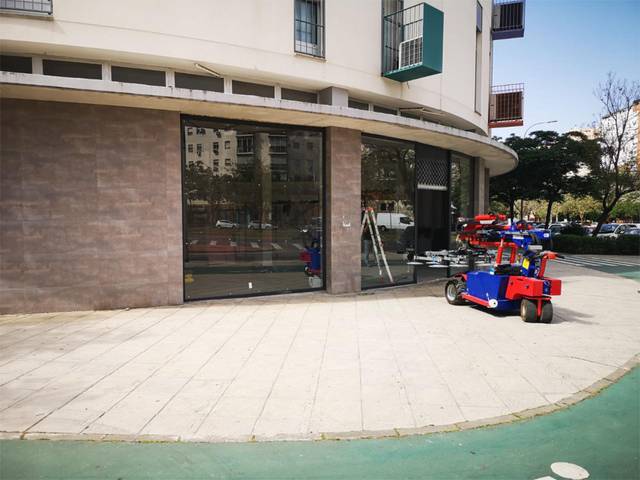 Local comercial en Alquiler en Avenida de Emilio Lemos, 38 en Colores -  Entreparques