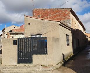 Vista exterior de Casa adosada en venda en Tórtoles de Esgueva amb Traster, Moblat i Forn