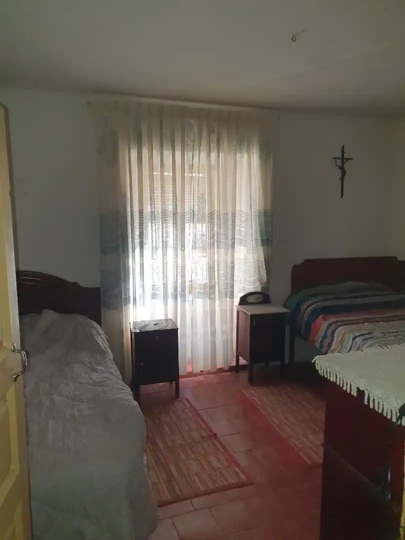 Einfamilien-Reihenhaus zum Verkauf in Calle Calvo Sotelo, 22, Tórtoles de Esgueva Schlafzimmer von Einfamilien-Reihenhaus zum Verkauf in Tórtoles de Esgueva mit Abstellraum, Möbliert und Ofen