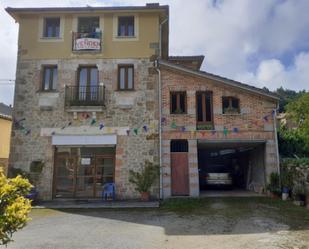 Vista exterior de Casa o xalet en venda en Alfoz de Lloredo amb Jardí privat, Terrassa i Traster