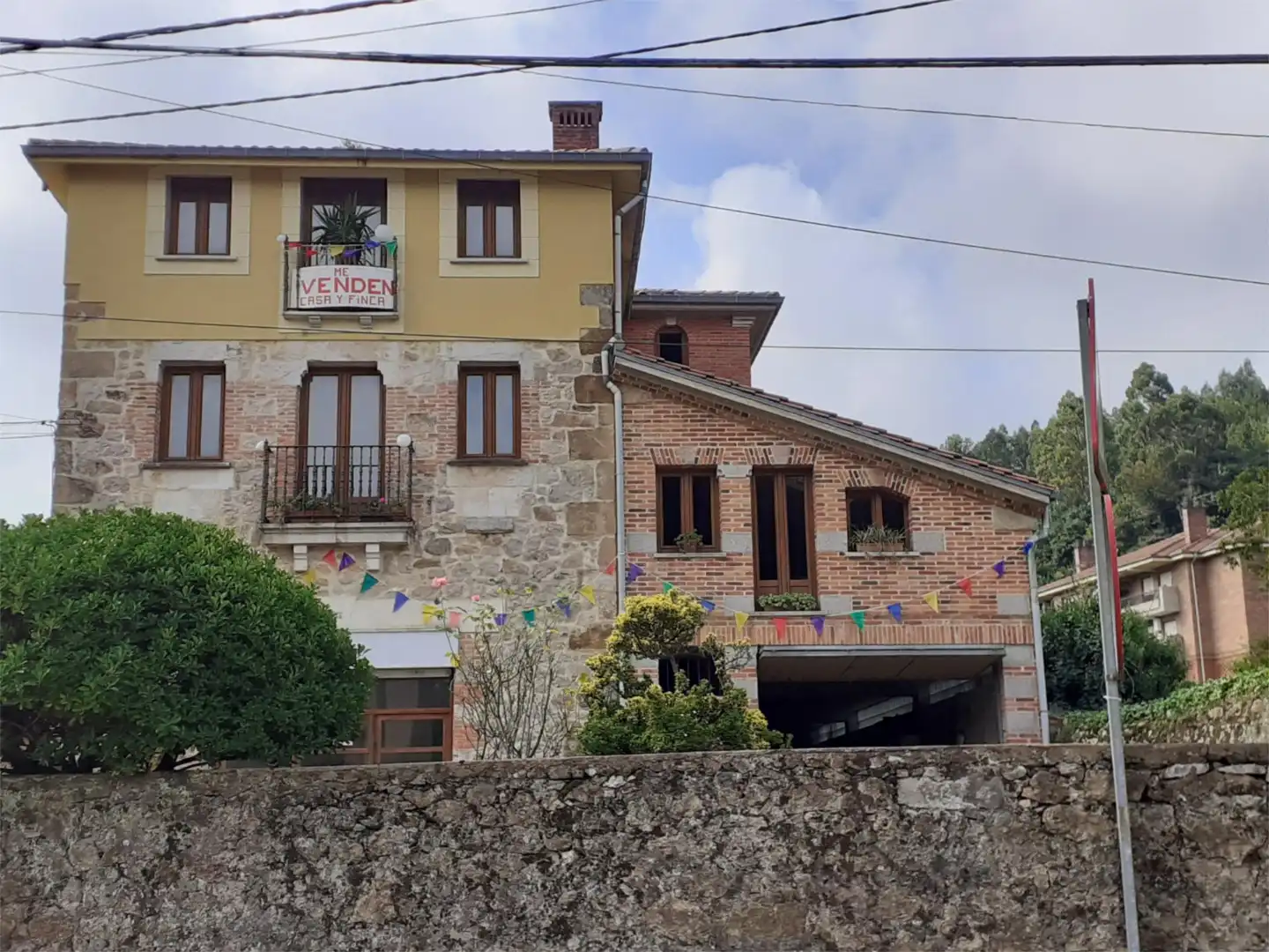 Vista exterior de Casa o xalet en venda en Alfoz de Lloredo amb Jardí privat, Terrassa i Traster