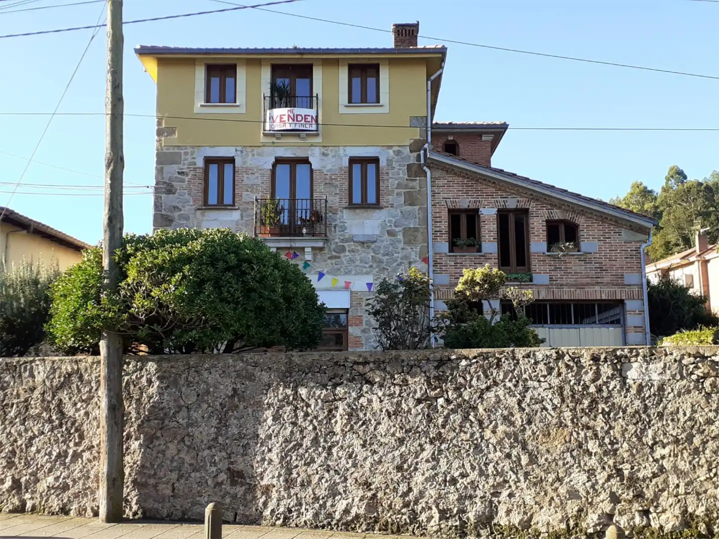 Vista exterior de Casa o xalet en venda en Alfoz de Lloredo amb Jardí privat, Terrassa i Traster
