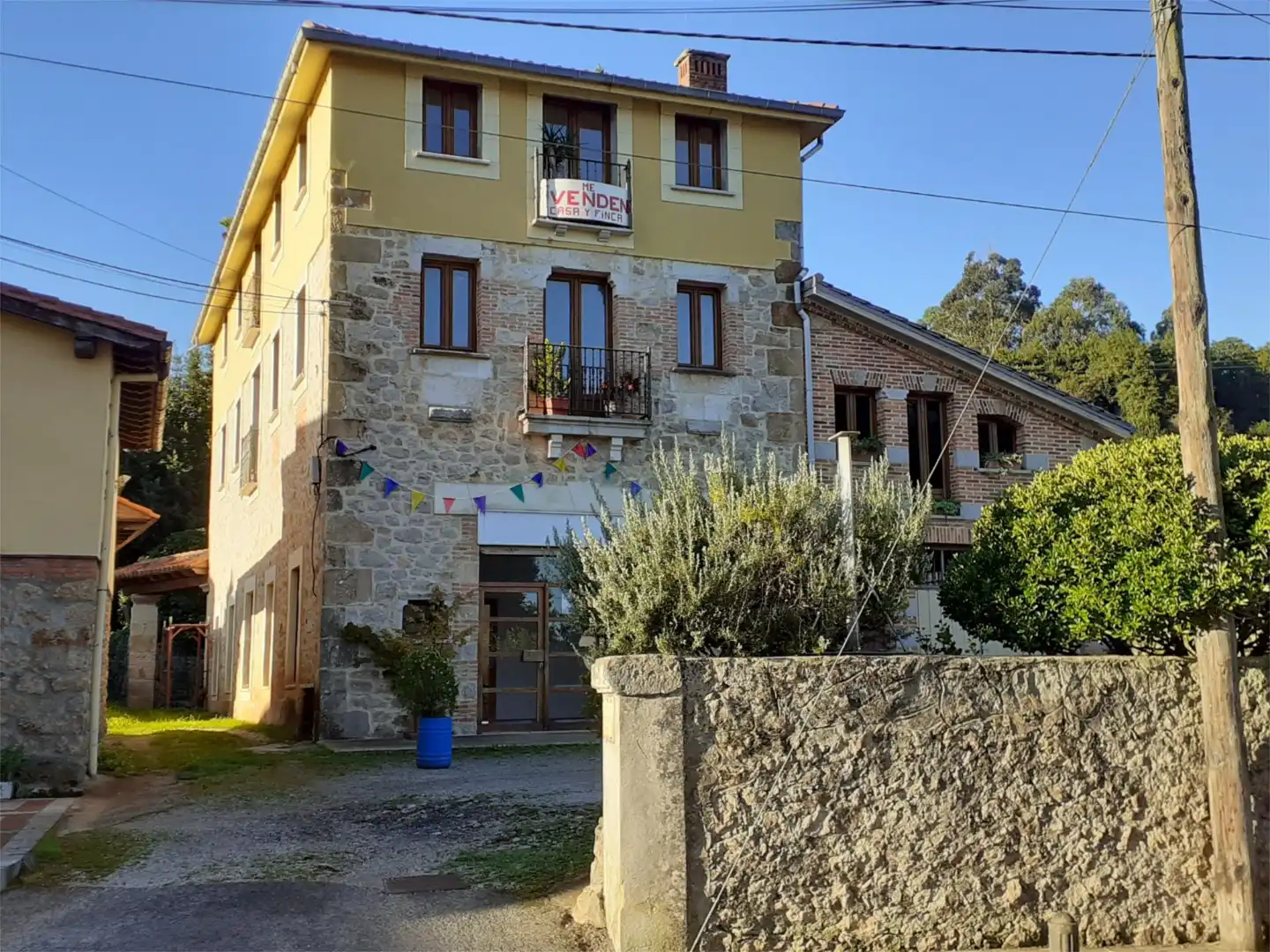 Vista exterior de Casa o xalet en venda en Alfoz de Lloredo amb Jardí privat, Terrassa i Traster