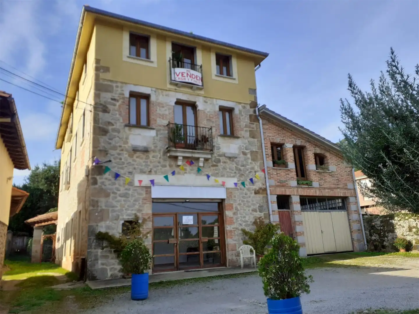 Vista exterior de Casa o xalet en venda en Alfoz de Lloredo amb Jardí privat, Terrassa i Traster