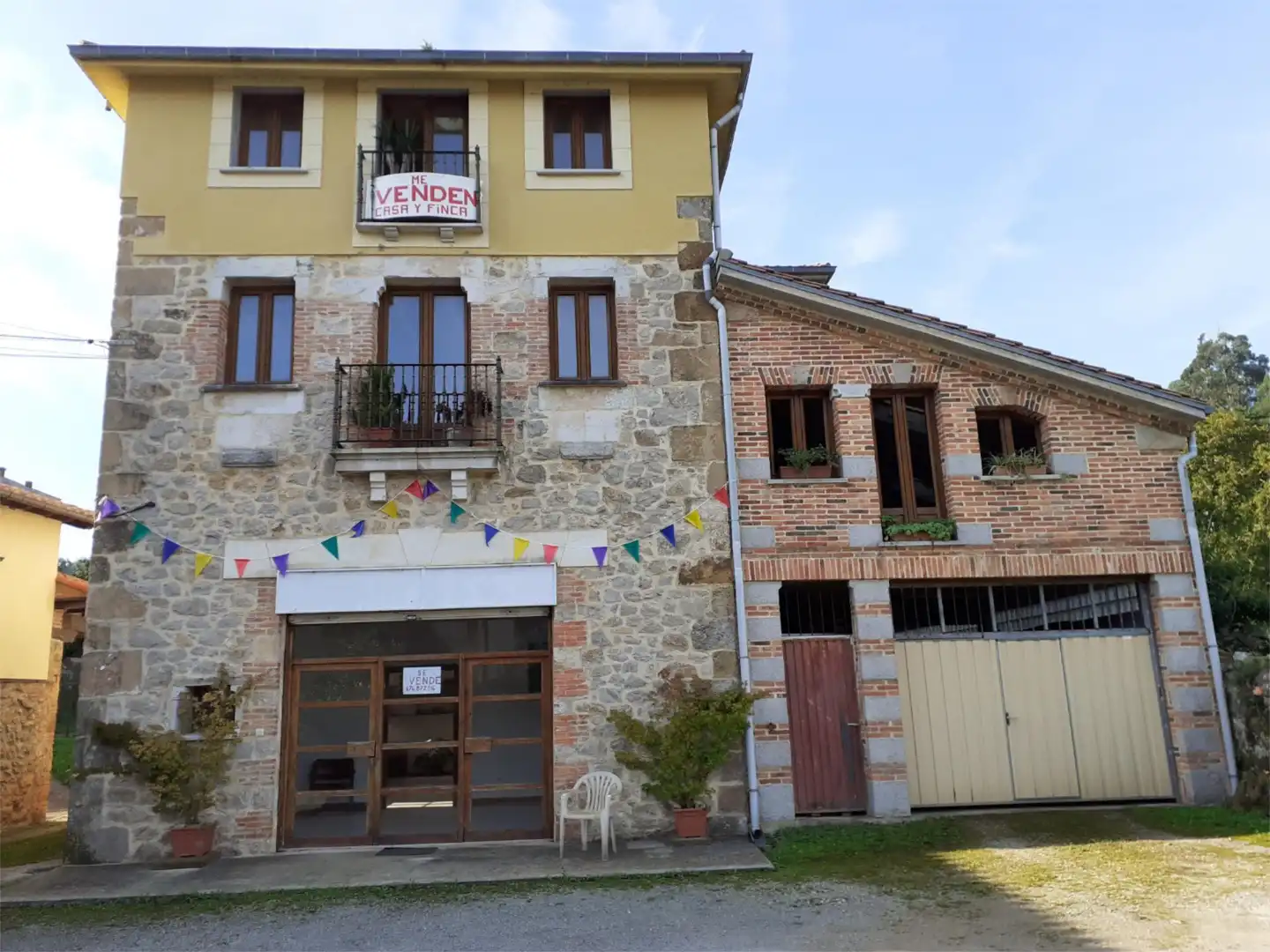 Vista exterior de Casa o xalet en venda en Alfoz de Lloredo amb Jardí privat, Terrassa i Traster