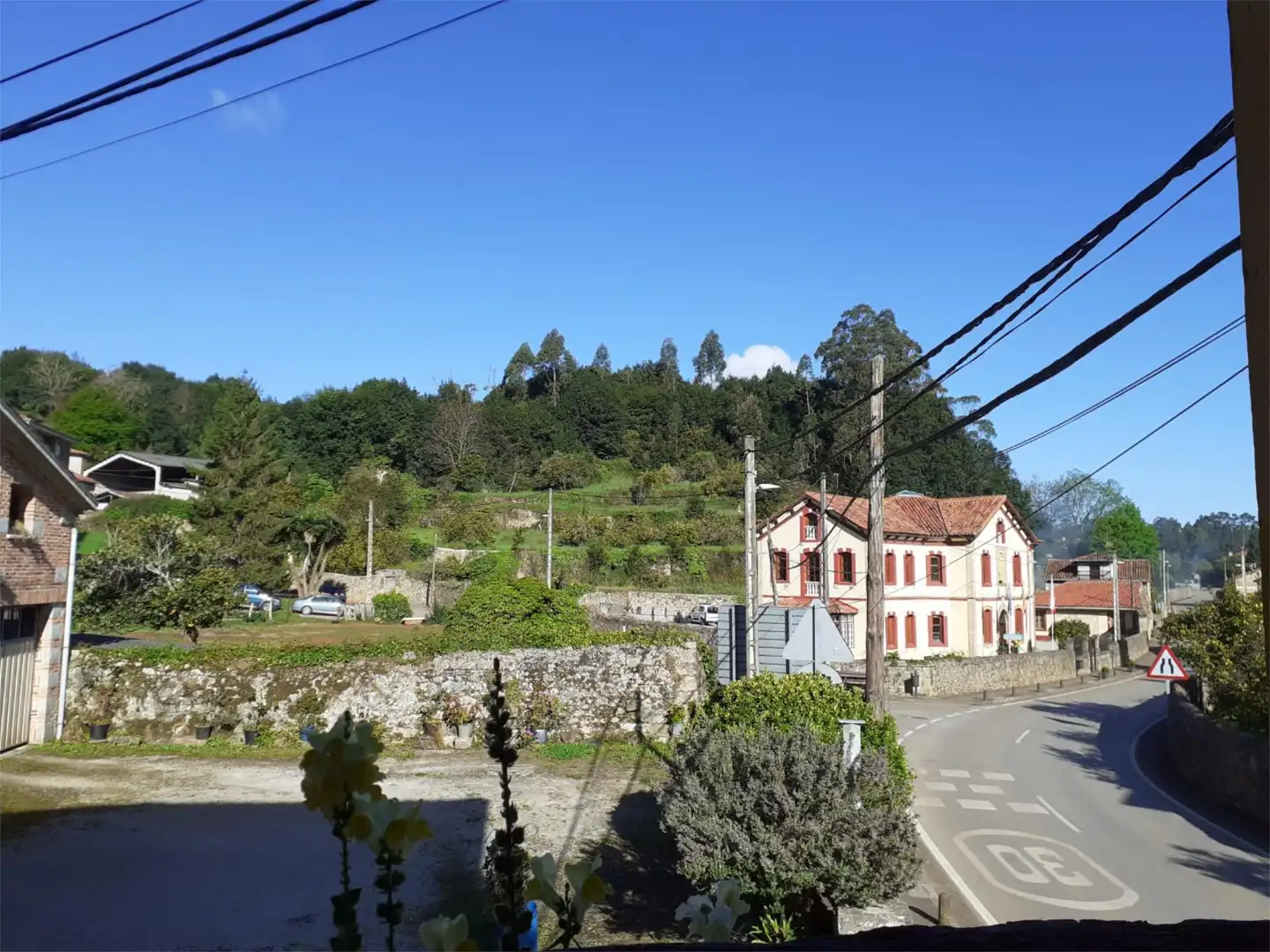 Vista exterior de Casa o xalet en venda en Alfoz de Lloredo amb Jardí privat, Terrassa i Traster