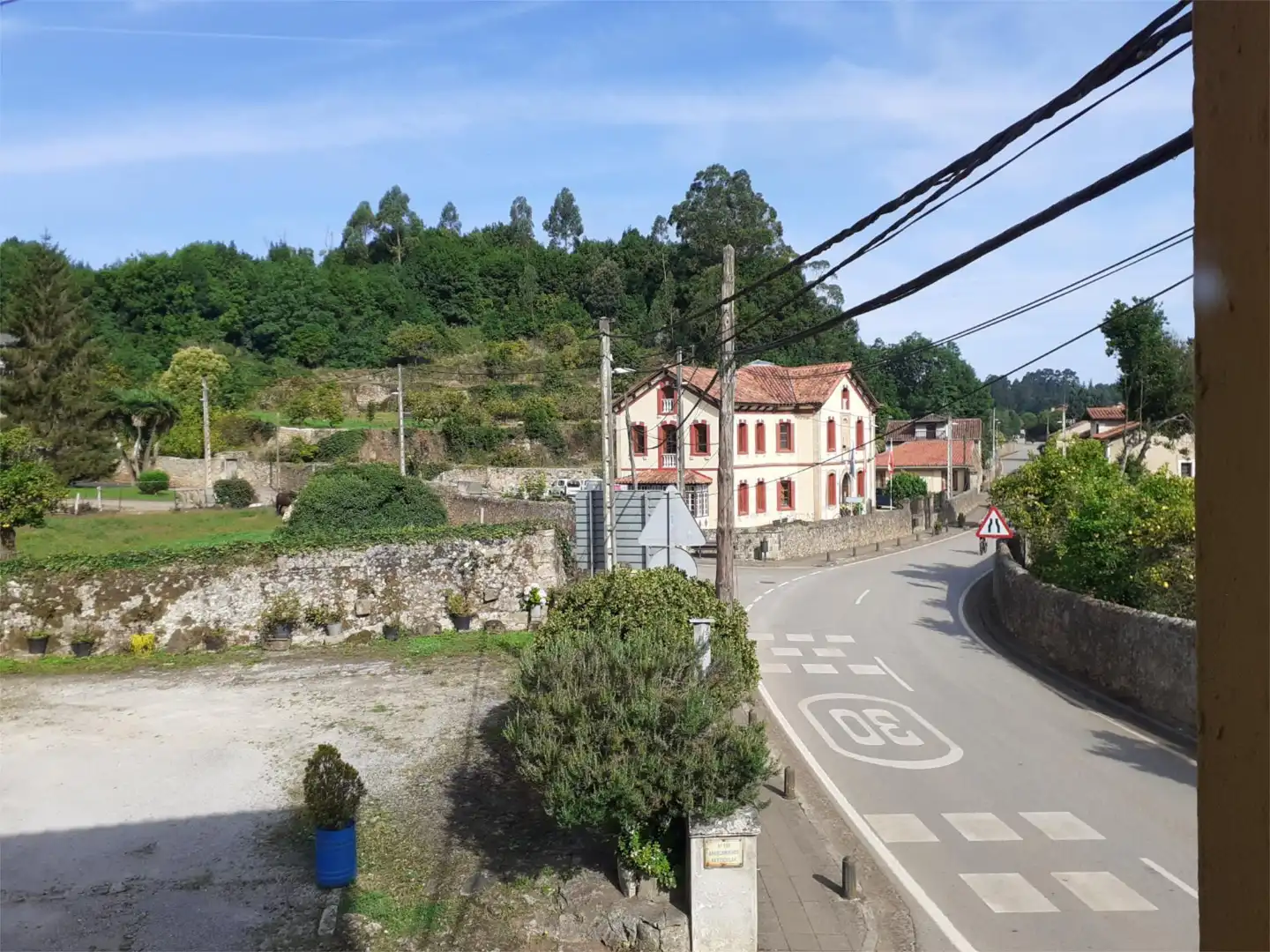 Vista exterior de Casa o xalet en venda en Alfoz de Lloredo amb Jardí privat, Terrassa i Traster