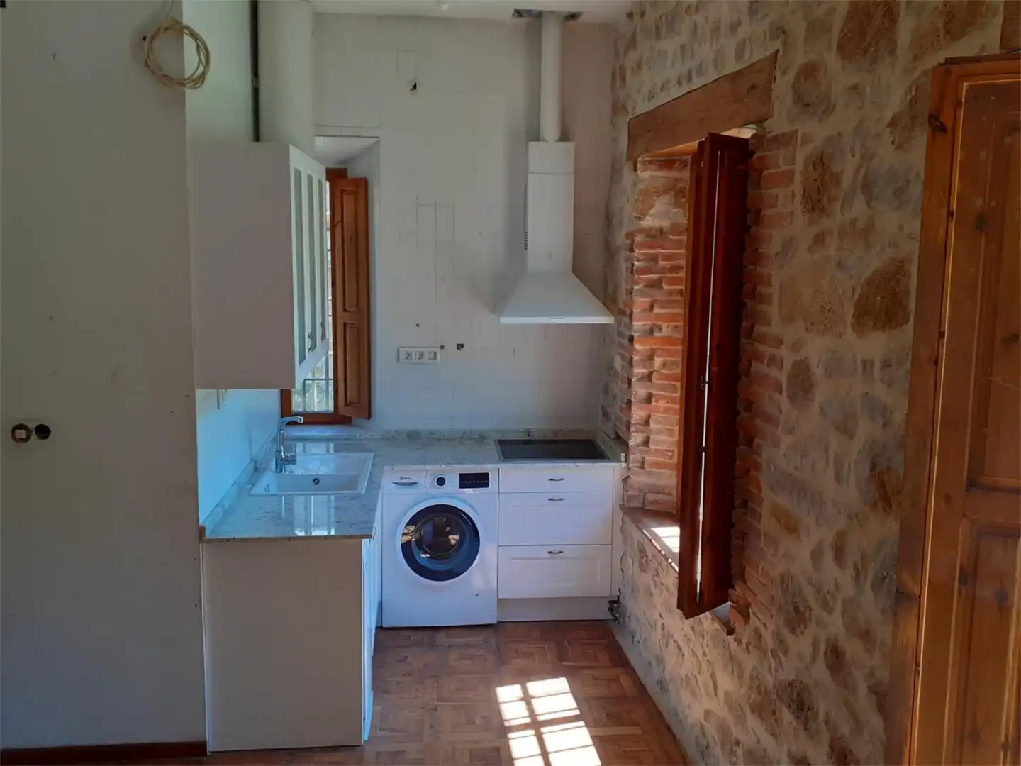 Cuina de Casa o xalet en venda en Alfoz de Lloredo amb Jardí privat, Terrassa i Traster