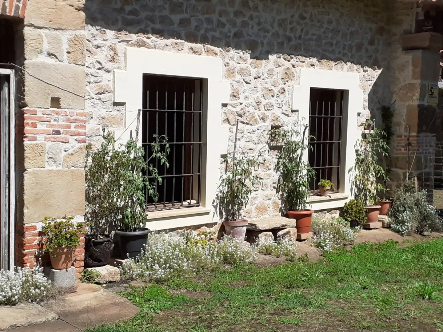 Vista exterior de Casa o xalet en venda en Alfoz de Lloredo amb Jardí privat, Terrassa i Traster