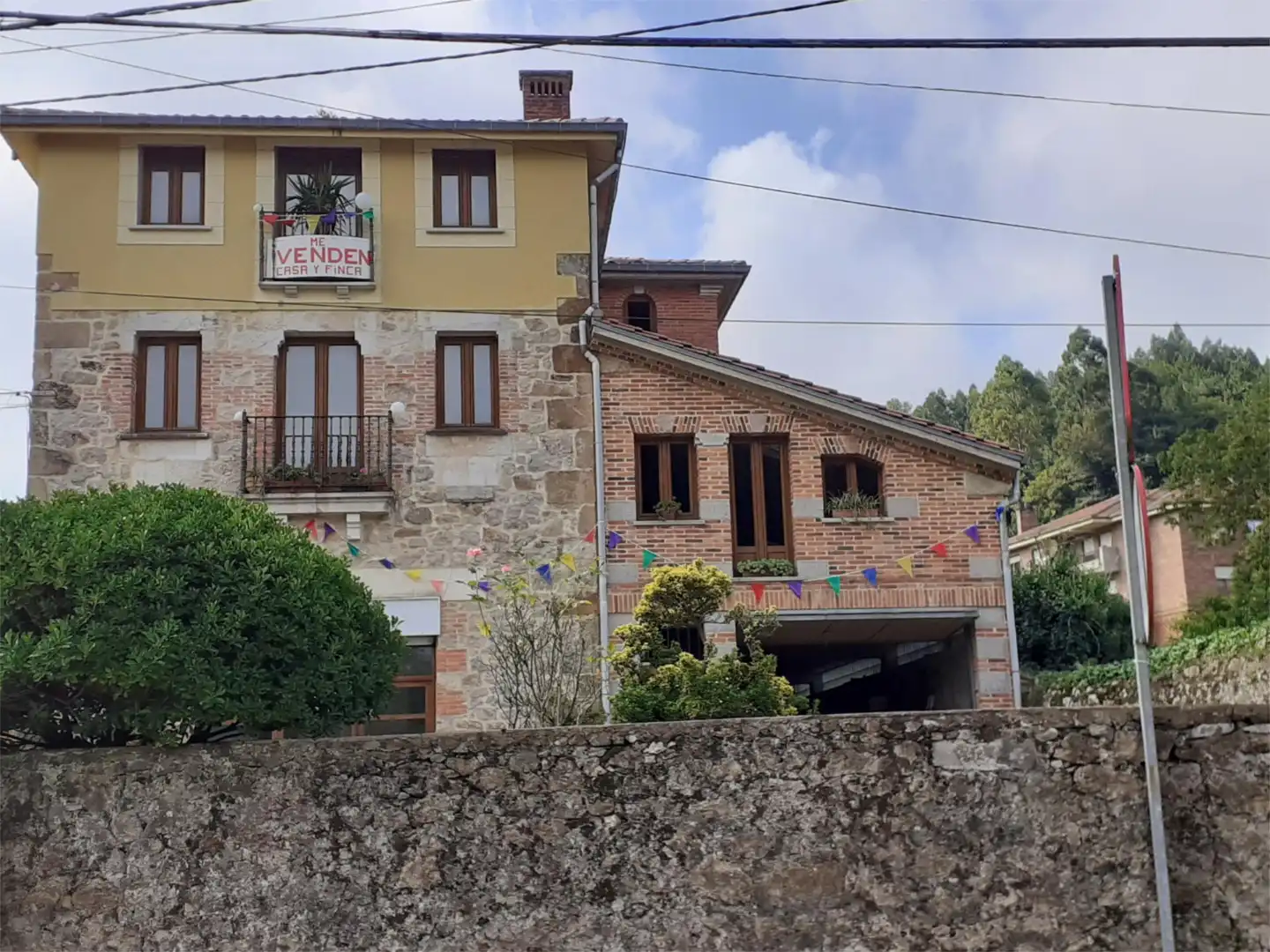 Vista exterior de Casa o xalet en venda en Alfoz de Lloredo amb Jardí privat, Terrassa i Traster