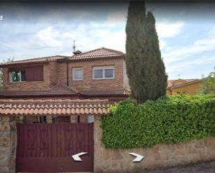 Vista exterior de Casa o xalet en venda en Guadalix de la Sierra amb Aire condicionat, Terrassa i Piscina