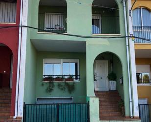 Vista exterior de Casa adosada en venda en Talayuelas amb Traster, Moblat i Balcó