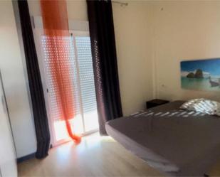 Bedroom of Flat to share in San Juan de Aznalfarache  with Parquet flooring, Furnished and Microwave