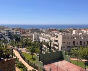 Vista exterior de Pis en venda en Mijas amb Aire condicionat, Terrassa i Piscina