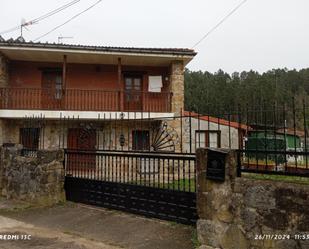 Vista exterior de Casa o xalet en venda en Voto amb Terrassa i Balcó