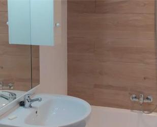 Bathroom of Flat to rent in  Sevilla Capital  with Air Conditioner, Heating and Private garden