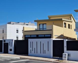 Vista exterior de Casa o xalet en venda en Telde amb Terrassa i Balcó