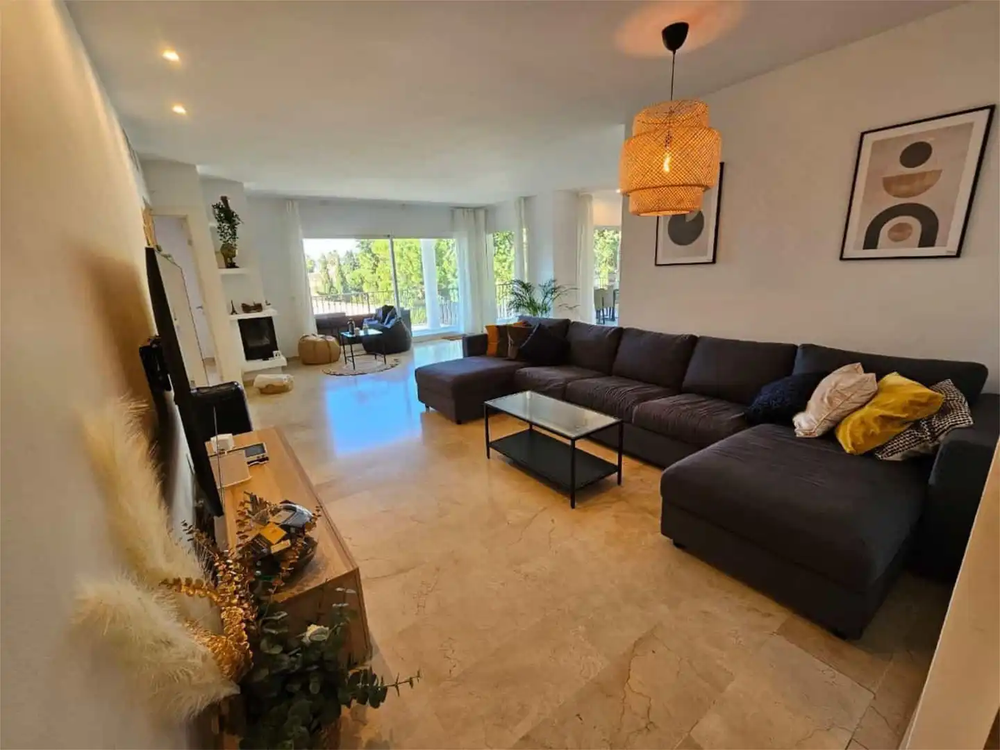 Casa o xalet de lloguer a Pasaje Córdoba, 33, La Capellanía - El Higuerón Sala d'estar de Casa o xalet de lloguer en Benalmádena amb Aire condicionat, Calefacció i Jardí privat