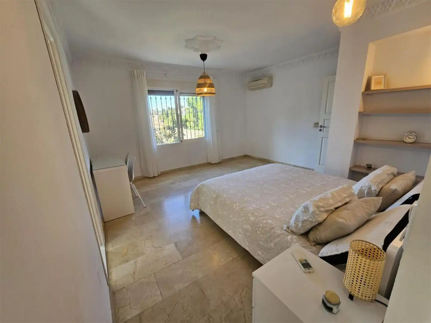 Casa o xalet de lloguer a Pasaje Córdoba, 33, La Capellanía - El Higuerón Dormitori de Casa o xalet de lloguer en Benalmádena amb Aire condicionat, Calefacció i Jardí privat