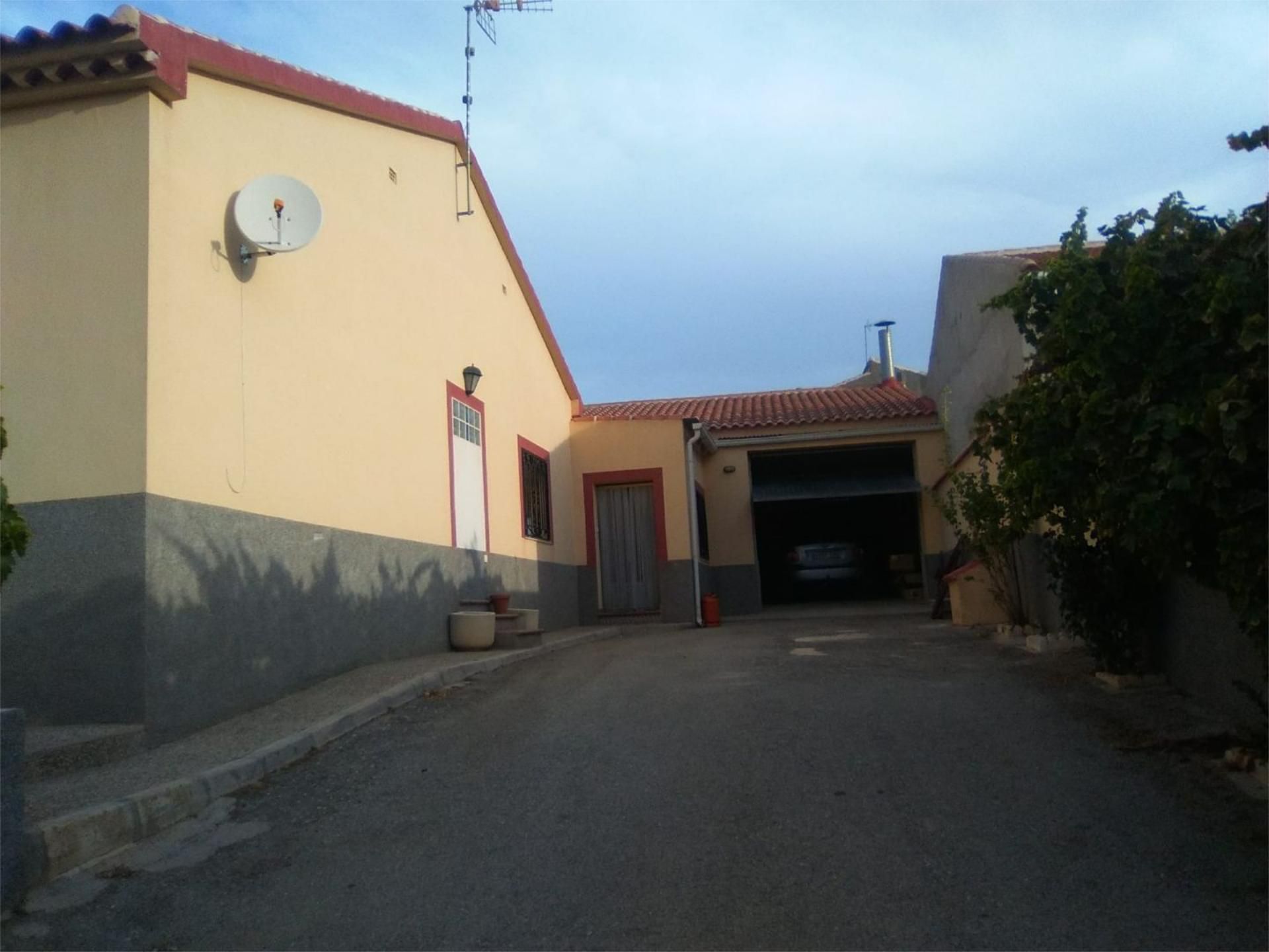 Vista exterior de Casa o xalet en venda en Chirivel amb Calefacció, Jardí privat i Traster