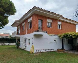 Vista exterior de Casa o xalet de lloguer en Castelldefels