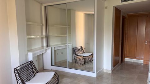 Foto 3 de Apartamento de alquiler en Calle Lastonar, 3, Puerto Banús, Marbella