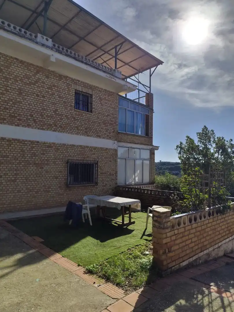 Vista exterior de Casa o xalet en venda en Alcalá de Guadaira amb Aire condicionat, Jardí privat i Terrassa