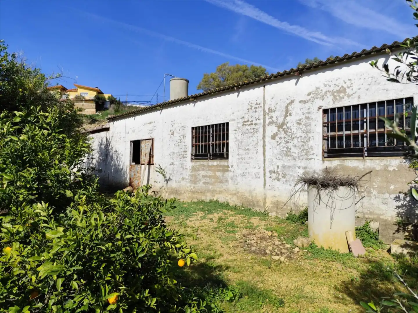 Vista exterior de Casa o xalet en venda en Alcalá de Guadaira amb Aire condicionat, Jardí privat i Terrassa