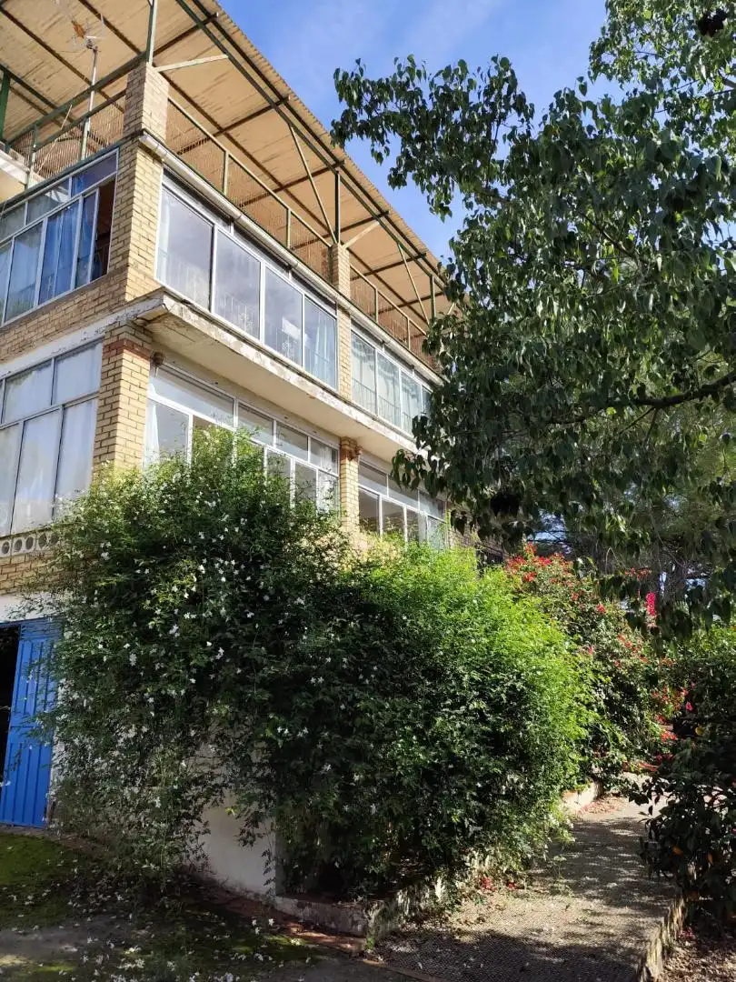 Vista exterior de Casa o xalet en venda en Alcalá de Guadaira amb Aire condicionat, Jardí privat i Terrassa