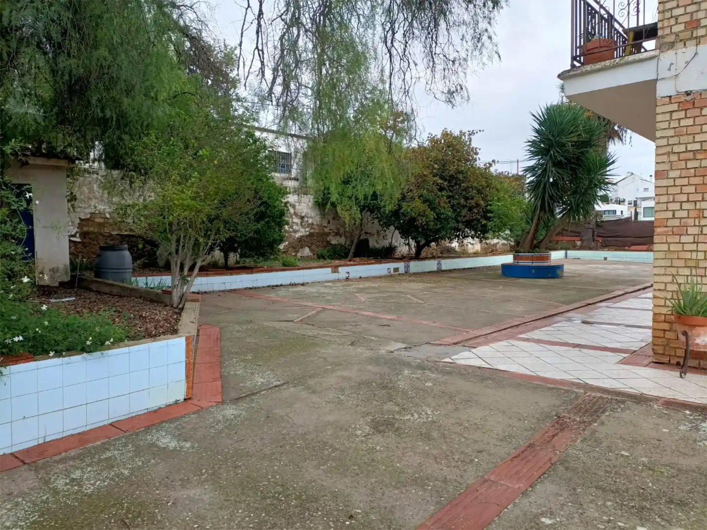 Aparcament de Casa o xalet en venda en Alcalá de Guadaira amb Aire condicionat, Jardí privat i Terrassa