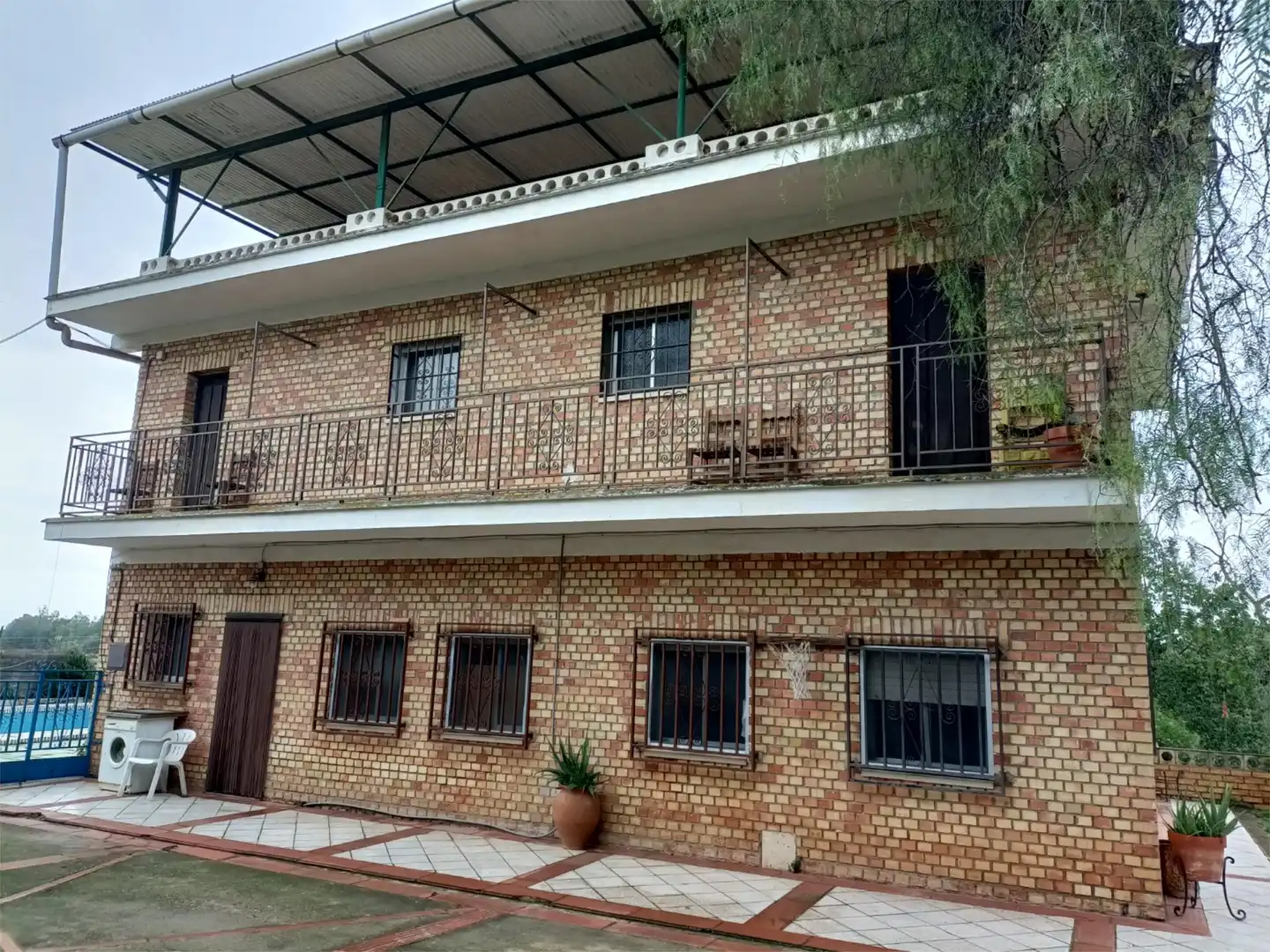 Vista exterior de Casa o xalet en venda en Alcalá de Guadaira amb Aire condicionat, Jardí privat i Terrassa