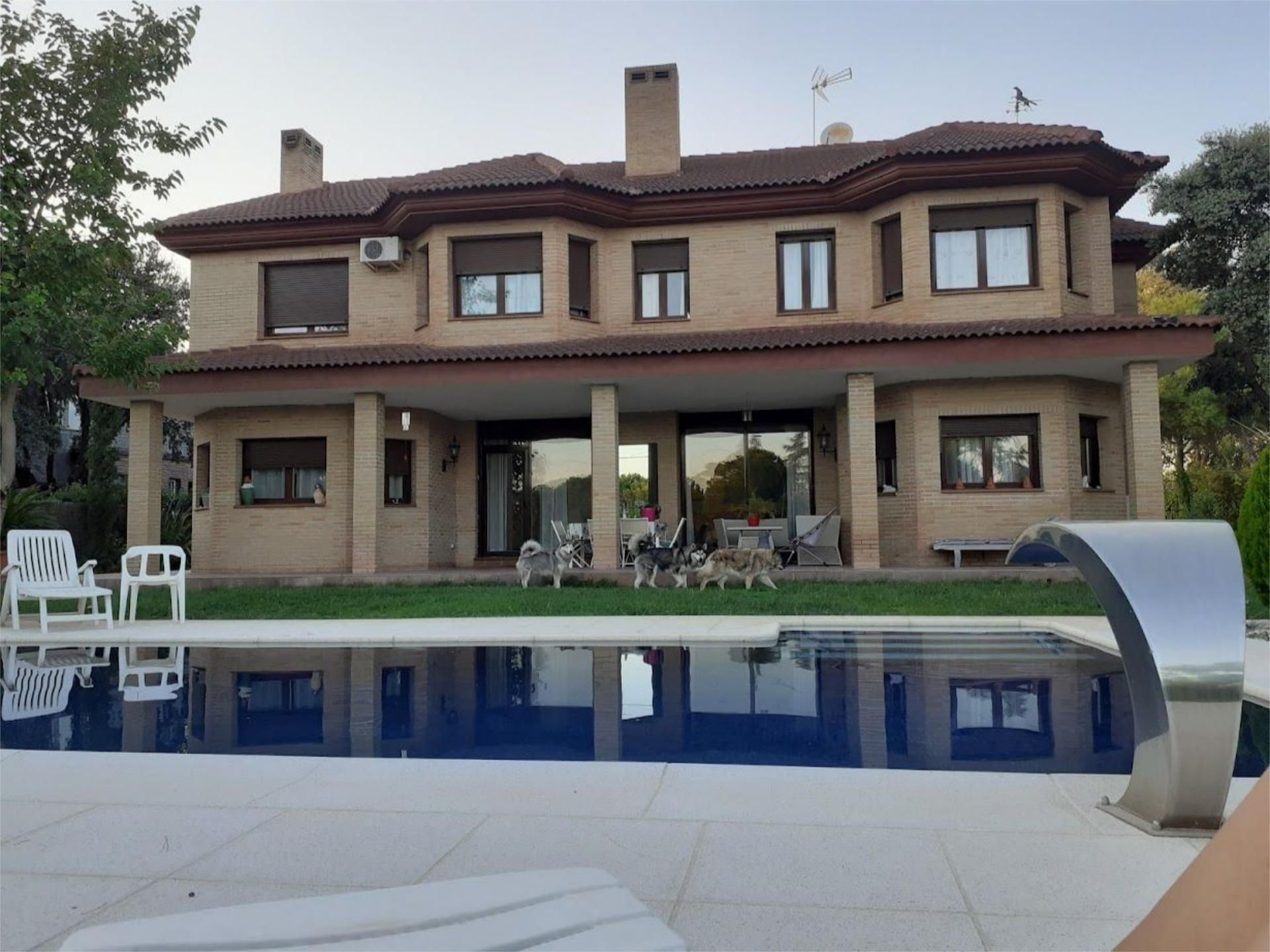 Piscina de Casa o xalet en venda en Boadilla del Monte amb Aire condicionat, Terrassa i Piscina