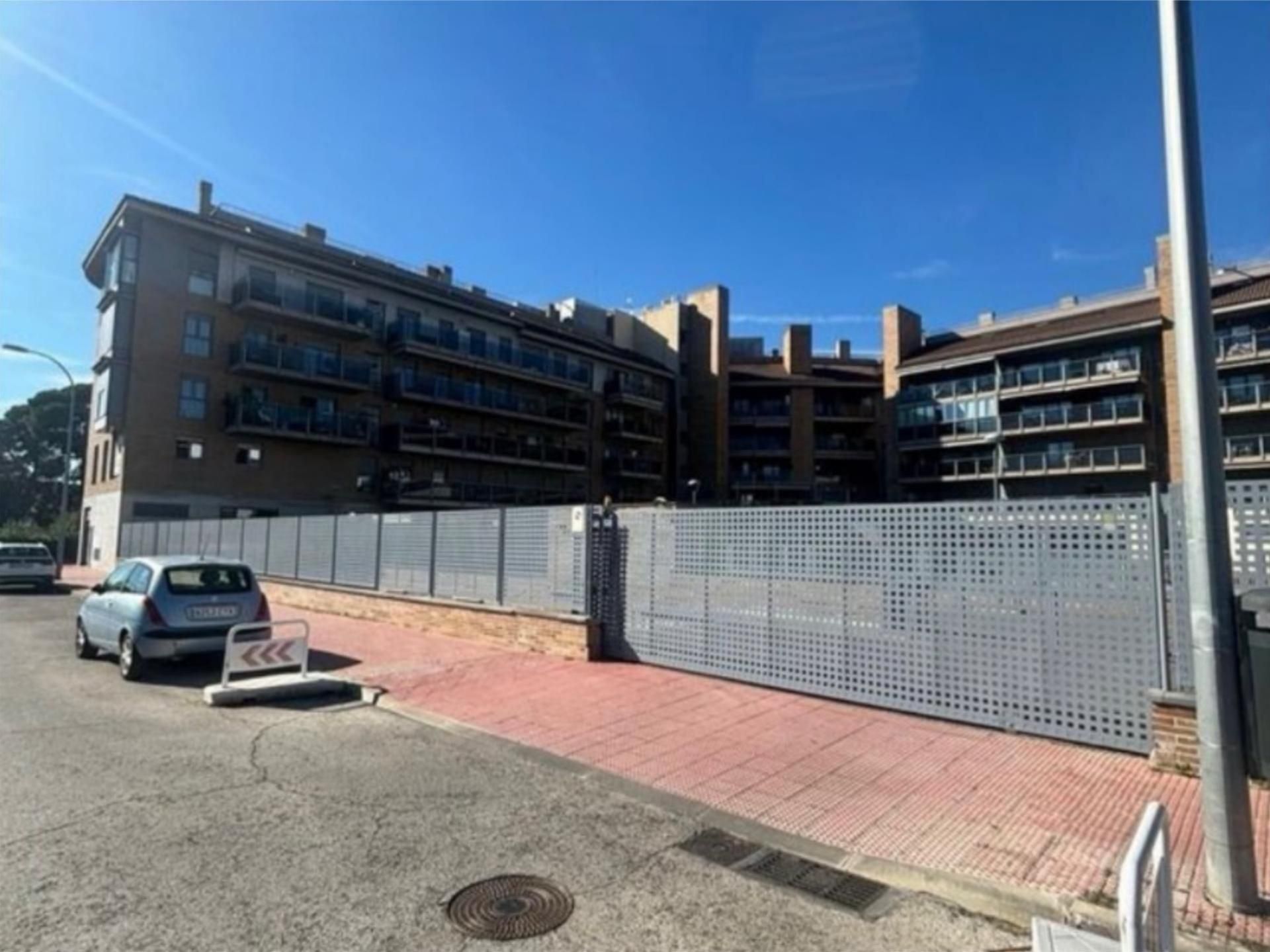 Exterior view of Garage for sale in Alcalá de Henares
